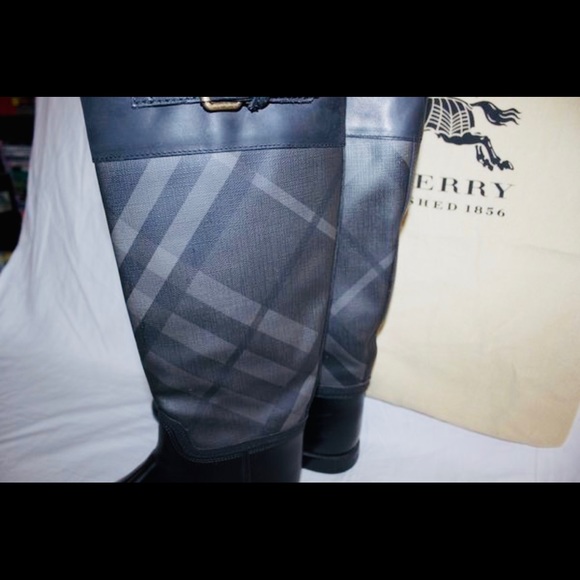 Authentic Burberry SmokCheck Rain Boots - Picture 2 of 3